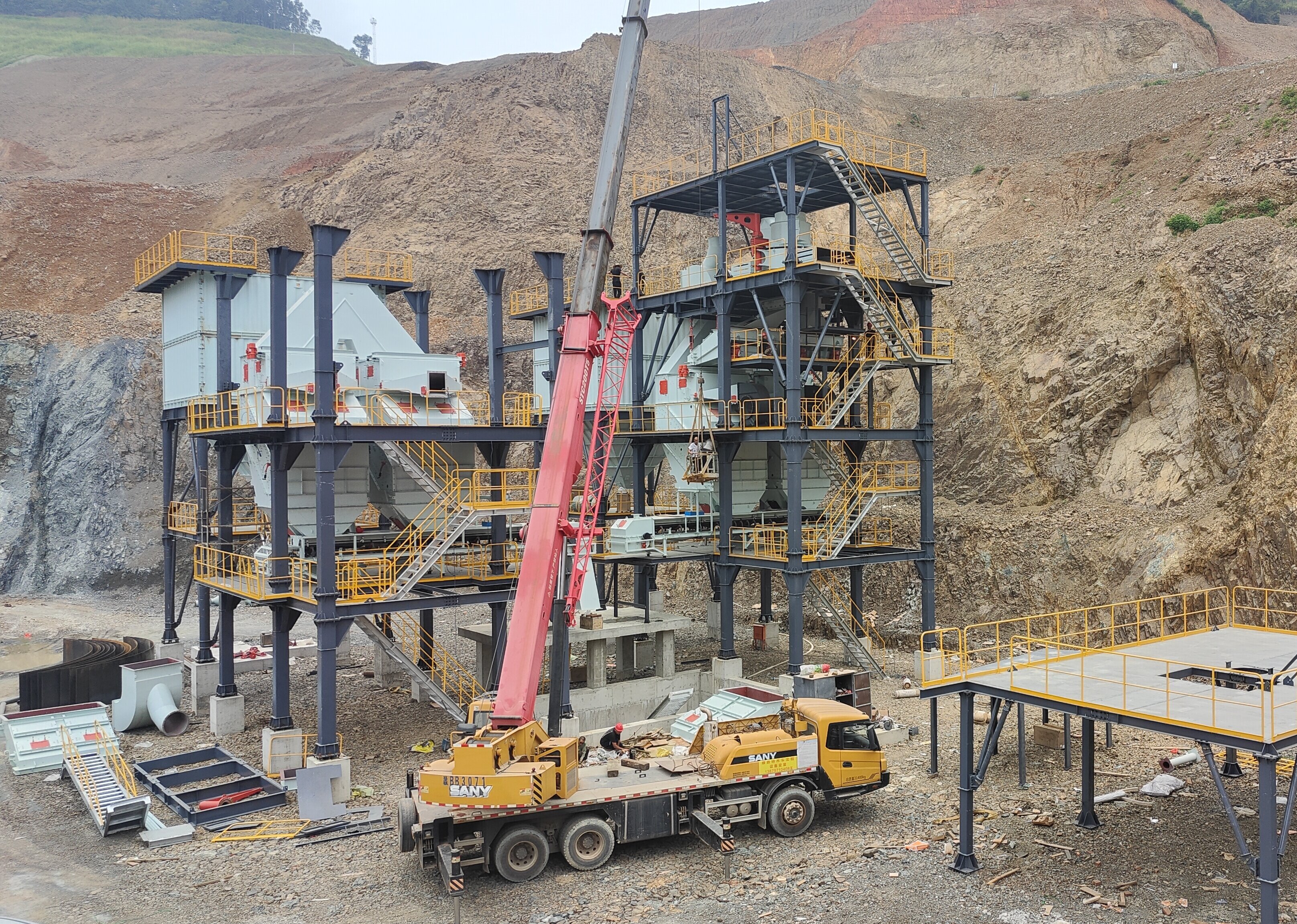 突破行業(yè)瓶頸！新型干法制砂樓實(shí)現(xiàn)配比可調(diào)、含粉率可控 引領(lǐng)綠色制砂新變革